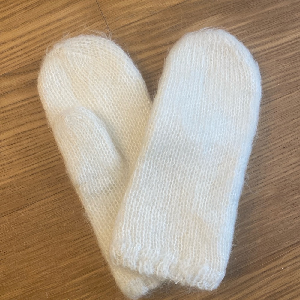 New GAP Girl White Mohair Winter Knitted Mittens Size S/M